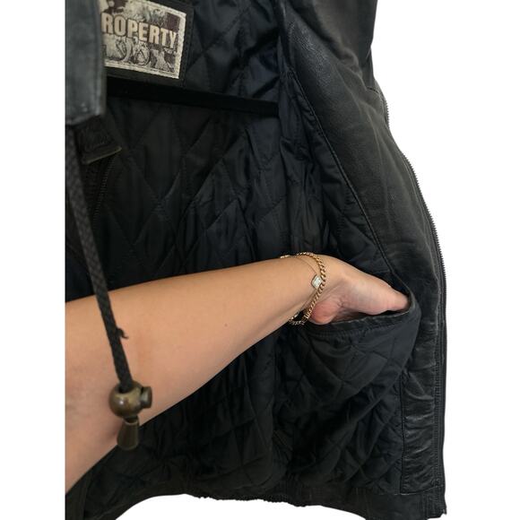 Property vintage black leather bomber jacket from the 1990s with a Size M - Picture 12 of 14